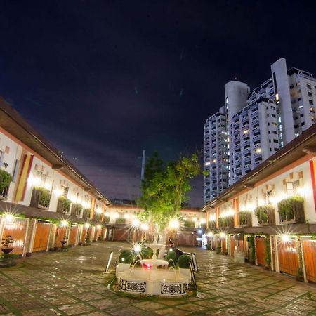 Victoria Court Suites Pasig ภายนอก รูปภาพ