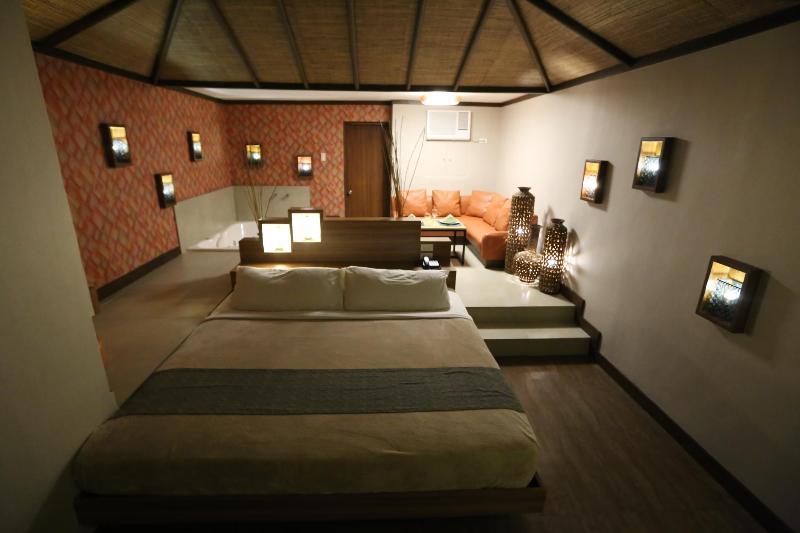 Victoria Court Suites Pasig ภายนอก รูปภาพ