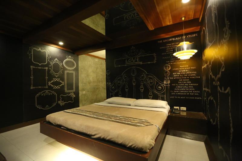 Victoria Court Suites Pasig ภายนอก รูปภาพ