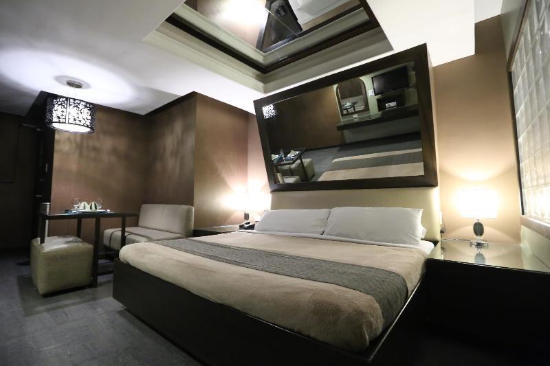 Victoria Court Suites Pasig ภายนอก รูปภาพ